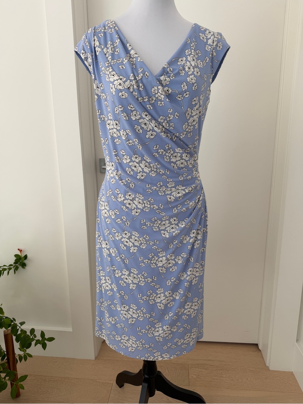 LAUREN Ralph Lauren Faux Wrap Front Midi Dress Floral V Neck Party Occasion Chic - Picture 1 of 15